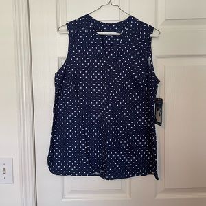 Gloria Vanderbilt Navy blue and white sleeveless button down top. Size small.